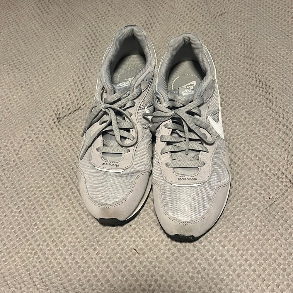 Mens 11 Nike shoes